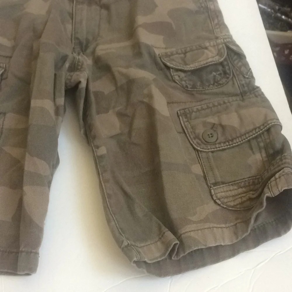 FINAL MARKDOWN Boys camo cargo shorts 10